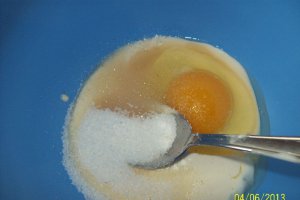 Biscuiti spritati cu cocos ,frisca si dulceata de mere