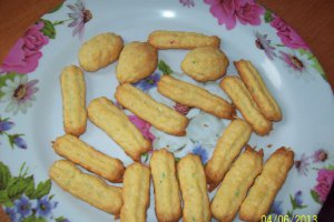 Biscuiti spritati cu cocos ,frisca si dulceata de mere