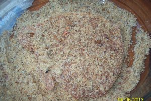 Cotlet de porc in crusta de nuca si sos de mere si vin
