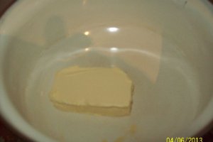 Cotlet de porc in crusta de nuca si sos de mere si vin
