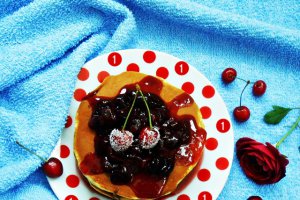 Pancakes cu jeleu de cirese