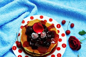 Pancakes cu jeleu de cirese