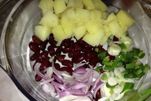 Salata orientala cu sfecla rosie si fasole