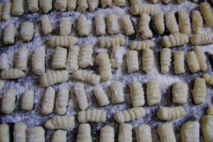 Gnocchi cu sos de rosii,ciuperci si mozzarella