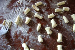 Gnocchi cu sos de rosii,ciuperci si mozzarella