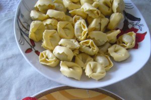 Tortellini cu sos de rosii