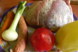 Pulpa de porc cu carnati la tava