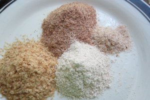 Snitel  (dietetic) de pui  cu salsa de ardei copt