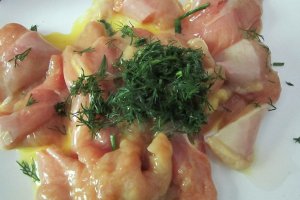 Snitel  (dietetic) de pui  cu salsa de ardei copt