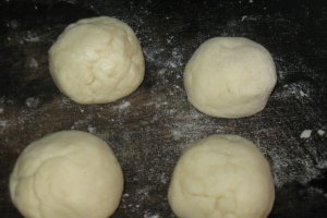Reteta de preparare a papanasilor cu dulceata de capsuni