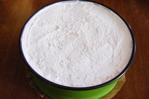 Tort de biscuiti cu capsuni