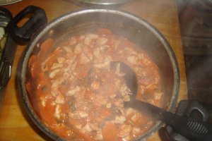 Cartofi noi cu branza si piept de pui la cuptor