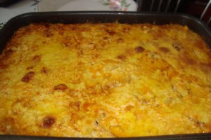 Cartofi noi cu branza si piept de pui la cuptor
