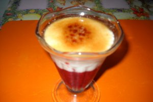 Creme brulee cu iaurt si zmeura