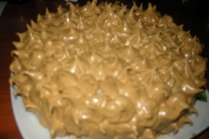 Tort cu bezea caramelizata