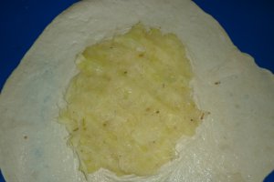 Placinta ardeleneasca cu varza murata si cartofi