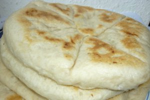 Placinta ardeleneasca cu varza murata si cartofi