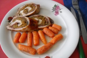 Pui umplut cu caise si castane