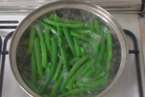 Cotlete de porc cu legume la cuptor