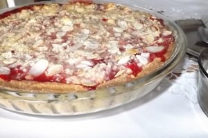 Tarta crumble cu rubarba si capsuni