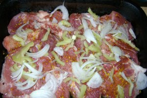 Friptura de porc cu legume si vin la cuptor