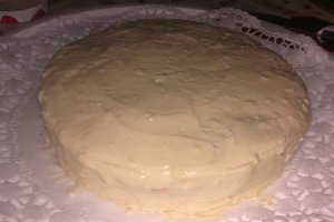 Tort cu crema de vanilie,cocos si zmeura