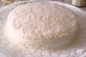 Tort cu crema de vanilie,cocos si zmeura