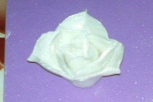 Tort cu crema de vanilie,cocos si zmeura