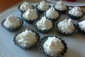 Mini cheesecake sarate cu sunca si nuci