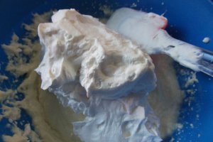 Tort cu crema de branza si cirese amare - Bucataras Senzational