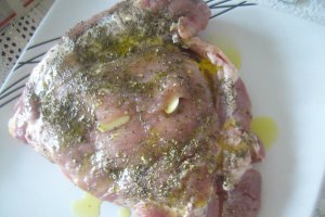 Piept de porc si cartofi noi la cuptor