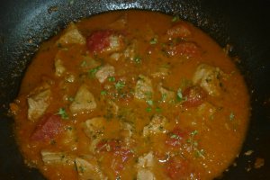 Gulas de porc cu rosii