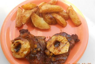 Cotlet de porc cu mere coapte