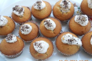 Briose cu palarioara de crema ricotta