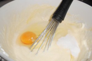 Cheesecake spiralat cu ciocolata si visine