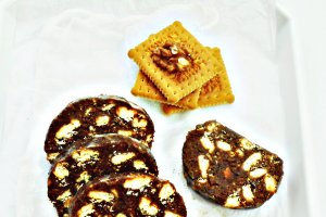 Salam de biscuiţi, reţetă cu nuci si cafea