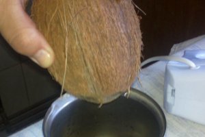 Cupe cu spuma de cocos si cirese