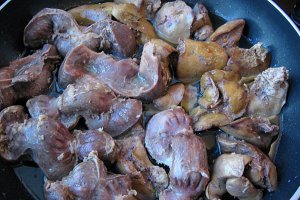 Tocanita de ceapa cu ficatei si pipote de pui