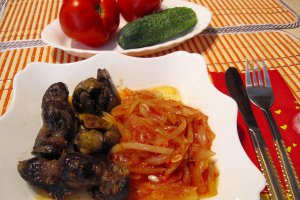 Tocanita de ceapa cu ficatei si pipote de pui