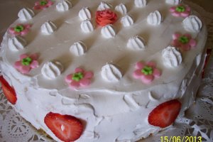 Tort aniversar pentru Larissa