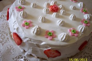 Tort aniversar pentru Larissa