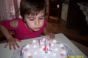 Tort aniversar pentru Larissa