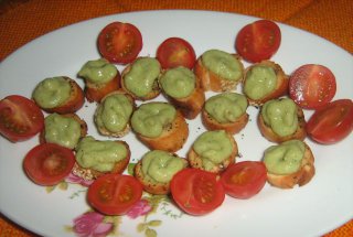 Bruschete cu avocado