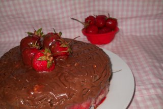 Tort cu inghetata si capsuni