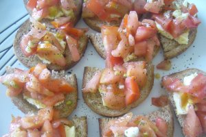 Bruschette cu rosii
