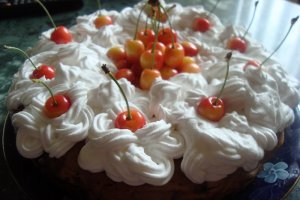 Tarta cu cirese si frisca