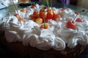 Tarta cu cirese si frisca