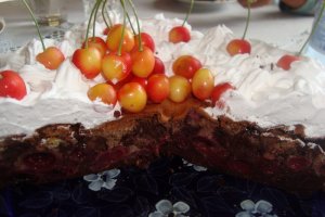 Tarta cu cirese si frisca