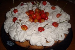 Tarta cu cirese si frisca
