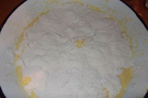 Hello Kitty - tort cu crema de vanilie si frisca